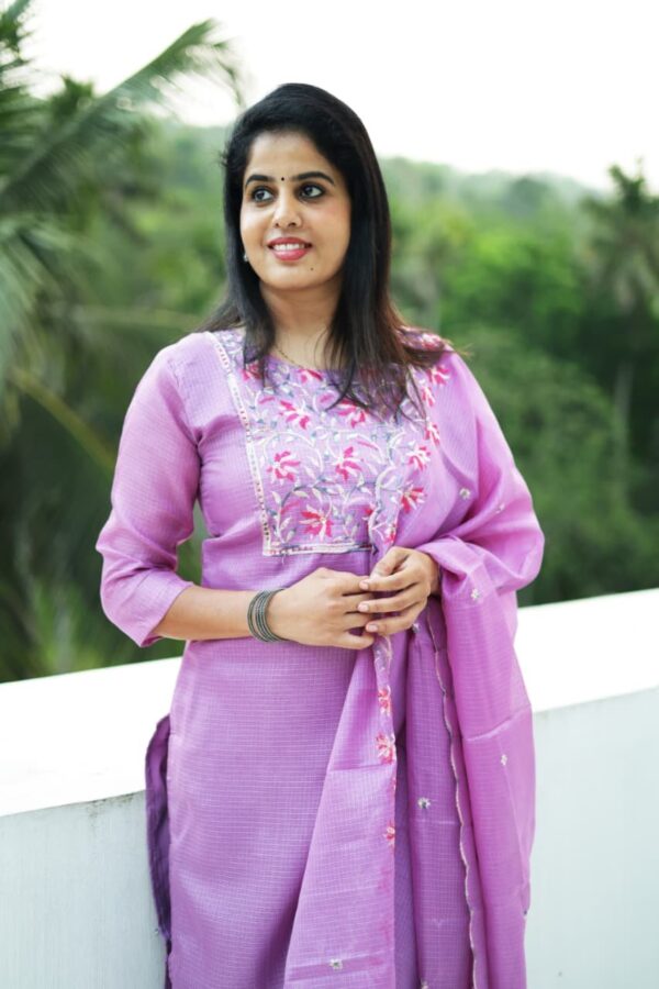 2026/03/1000793464.jpg Elegant Lavender Kota Embroidered Two-Piece Set – Top & Dupatta