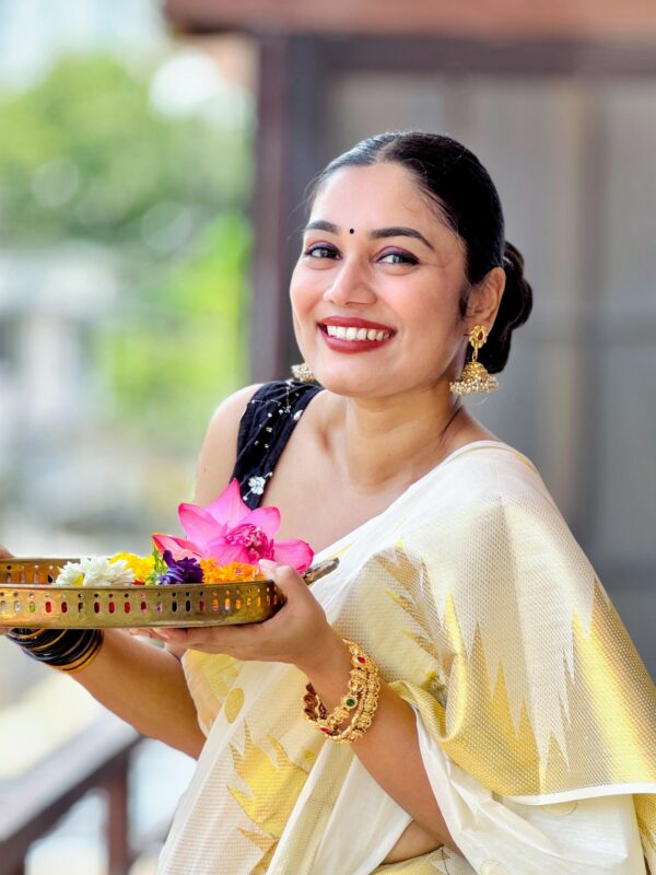 Dwarka - Premium Handloom Replica kerala saree