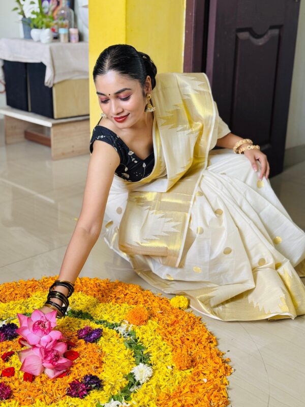 Dwarka - Premium Handloom Replica kerala saree