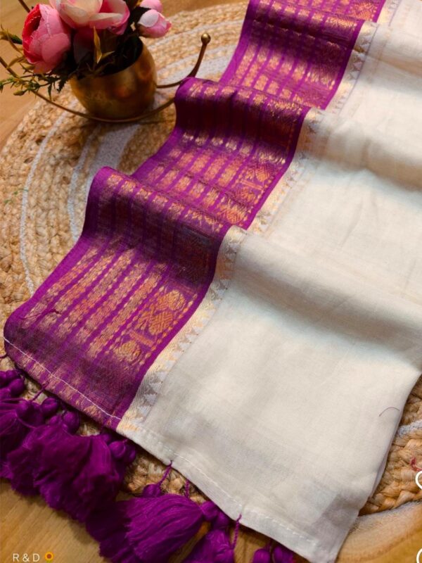 pavithra- 120 Thread Count Mul Cotton Saree with Traditional Gold Kasavu Border