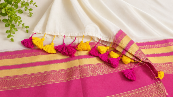 2026/10/1001914688.png Sruthi-003 120 Thread Count Mul Cotton Saree with Traditional Gold Kasavu Border (Copy) (Copy)